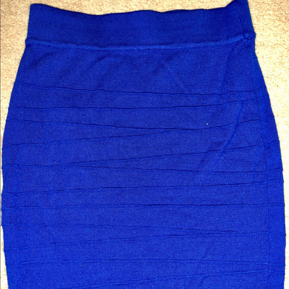 Short fitted blue skirt